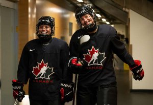 2 hockey players walking