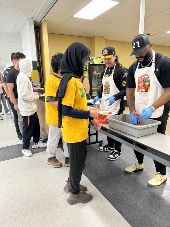 activities, this event called for healthy school food and increased support for nutrition programming. The day was organized by Tomi Olagunju, a Westdale student leader who has been sharing her Bring Back Breakfast campaign across HWDSB and Hamilton.