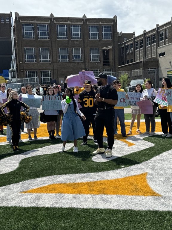 activities, this event called for healthy school food and increased support for nutrition programming. The day was organized by Tomi Olagunju, a Westdale student leader who has been sharing her Bring Back Breakfast campaign across HWDSB and Hamilton.